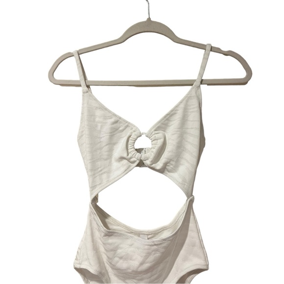 Solid & Striped Esme Cut Out One Piece Swimsuit in Tonal Zebra Jacquard (S) - Picture 8 of 13